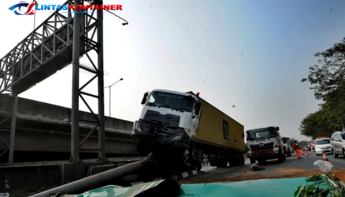 Kecelakaan Truk Kontainer di Jalan Tol Tanjung Priok: Sopir Mengantuk Jadi Penyebab