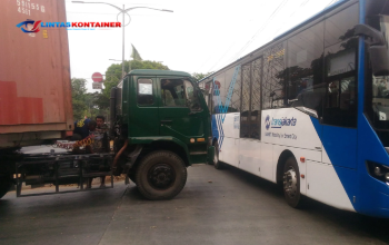 Jalan Daan Mogot Macet Imbas Truk Kontainer Mogok