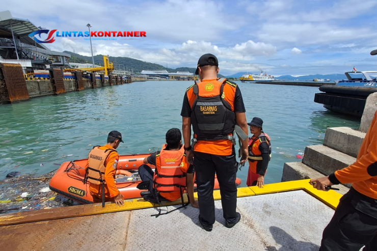 Penumpang Jatuh dari Kapal Feri di Merak, Tim SAR Cari Korban