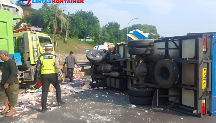 Kecelakaan Truk Kontainer di Tol JORR, Lalu Lintas Tersendat