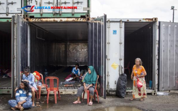 Warga Rorotan Mengungsi di Peti Kemas, Banjir Rendam Pemukiman Selama Dua Hari