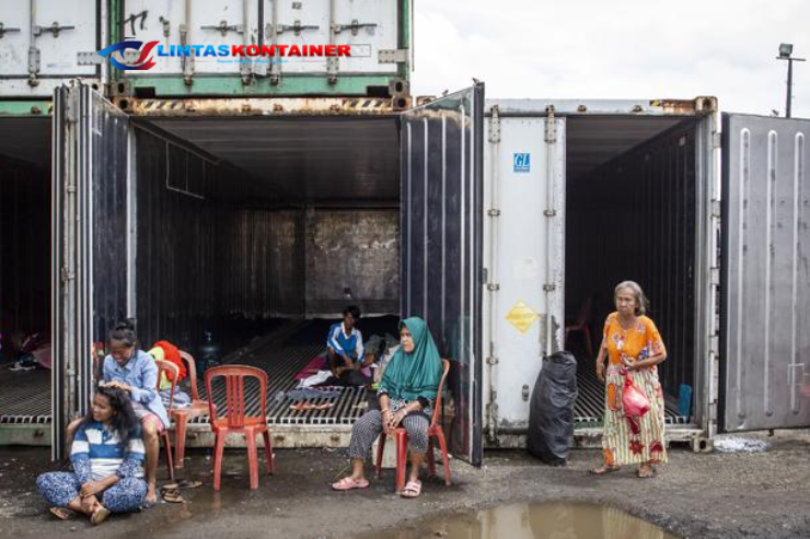 Warga Rorotan Mengungsi di Peti Kemas, Banjir Rendam Pemukiman Selama Dua Hari