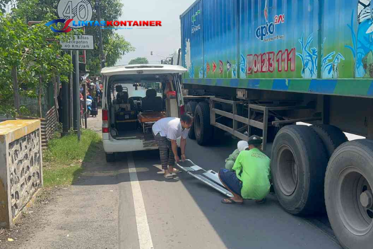 Kecelakaan Tragis Motor Scoopy Tertabrak Truk Kontainer di Jakarta Barat: 2 Tewas