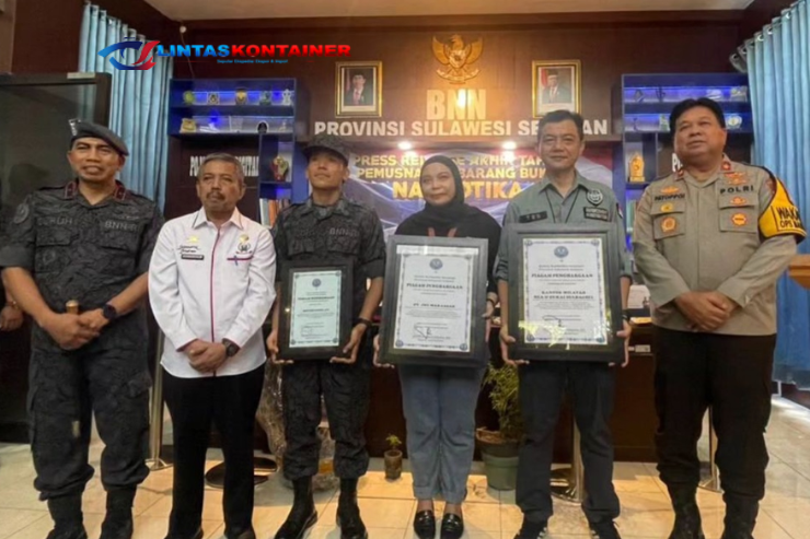 Bea Cukai Makassar Raih Penghargaan Bergengsi atas Dedikasi dalam Program National Logistic Ecosystem (NLE)