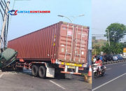 Kecelakaan Truk Kontainer Tabrak Tiang Lampu di Tol JORR Cakung, Sopir Terjepit dan Lalu Lintas Terganggu