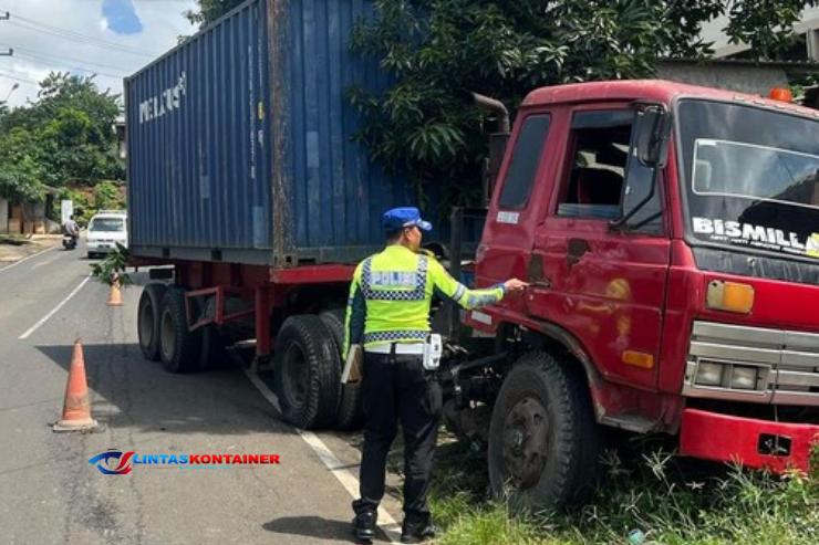 Kronologi Kecelakaan Dua Truk Kontainer di Mantingan, Jepara