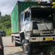 Truk Kontainer Tabrak Median Jalan dan Pohon, Diduga Rem Blong