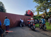 Kronologi Truk Kontainer Terguling Timpa Gudang di Mantingan Jepara