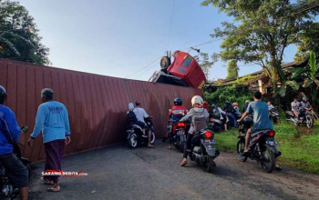 Kronologi Truk Kontainer Terguling Timpa Gudang di Mantingan Jepara