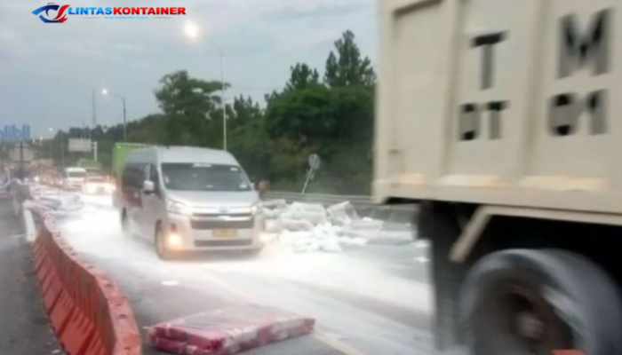 Kecelakaan Beruntun di Tol Cipularang karena Pengereman Truk