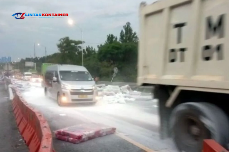 Kecelakaan Beruntun di Tol Cipularang karena Pengereman Truk