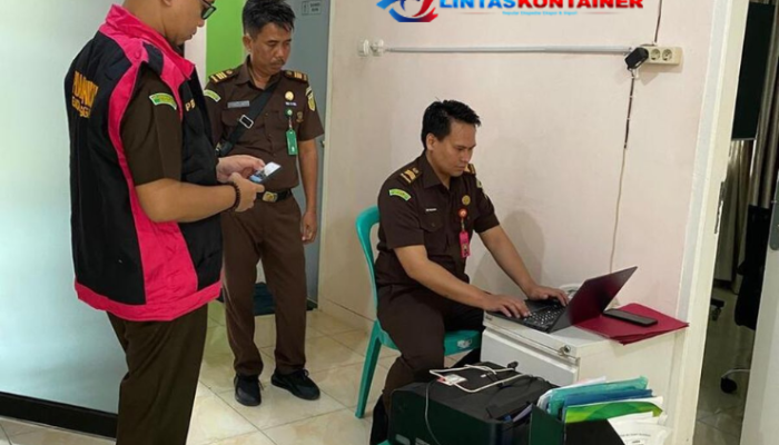 Geledah Kantor DLH Tangsel, Kejati Banten Amankan 5 Boks Kontainer Dokumen Korupsi Pengelolaan Sampah