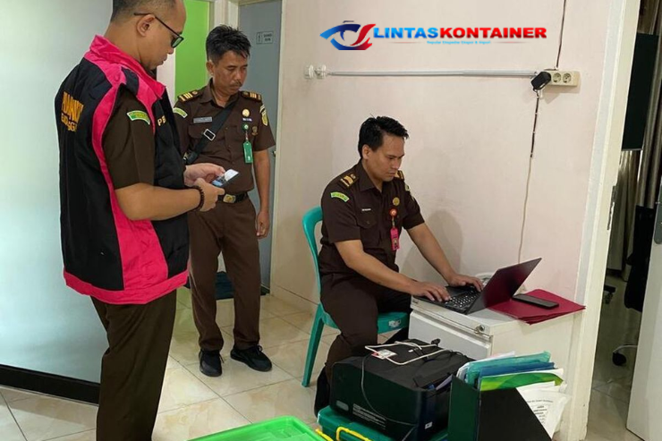 Geledah Kantor DLH Tangsel, Kejati Banten Amankan 5 Boks Kontainer Dokumen Korupsi Pengelolaan Sampah