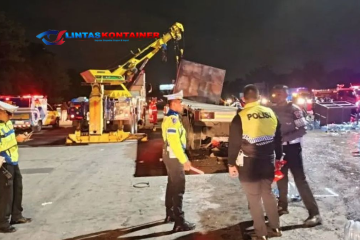 Polisi Gelar Olah TKP dan Reka Adegan Kecelakaan Maut Truk Galon di Gerbang Tol Ciawi 2