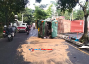 Truk Kontainer Bermuatan 18 Ton Terguling di Jalan Lingkar Salatiga, Lalu Lintas Macet