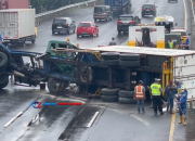 Lakalantas Truk Kontainer di Ruas Tol JORR Japek, Evakuasi Terkendala Medan Sulit