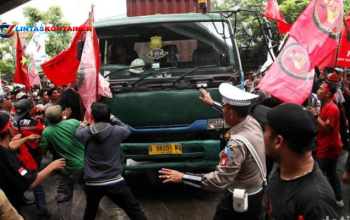 Demo dan Kericuhan Sopir Truk di Tanjung Priok