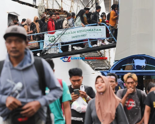 Ratusan Pemudik Memadati Pelabuhan Tanjung Perak!