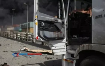 Deretan Truk Kontainer Hancur Akibat Ledakan Dahsyat di Pelabuhan Iran!