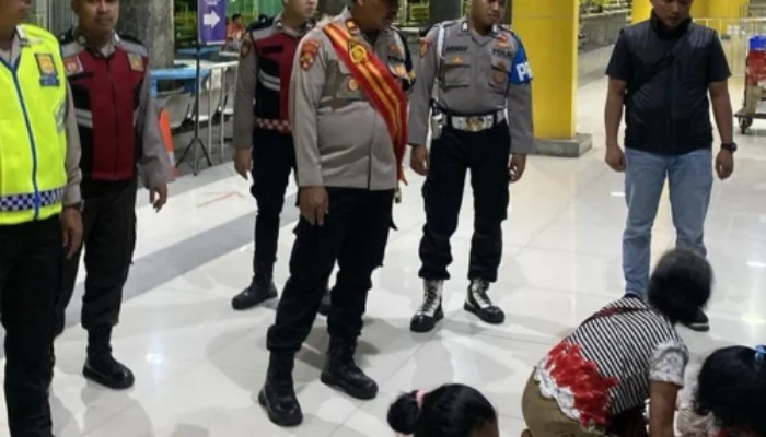 Polres Priok Bantu Keluarga Depok yang Telantar di Pelabuhan Pulang ke Rumah!