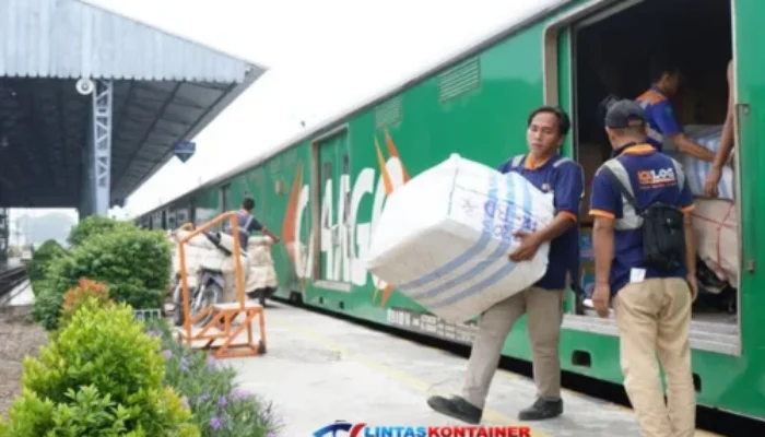 Angkutan Barang KAI Semarang Melesat, Catat Tren Positif!