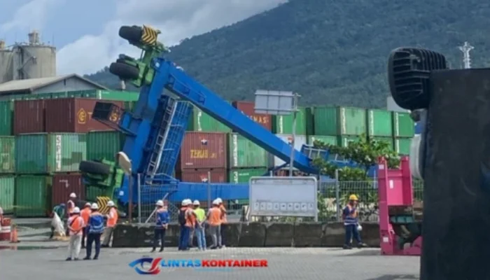 Terminal Bitung Geger! Alat Bongkar Kontainer Roboh Saat Beroperasi