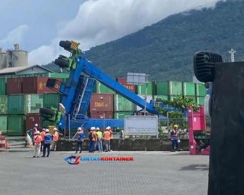 Terminal Bitung Geger! Alat Bongkar Kontainer Roboh Saat Beroperasi