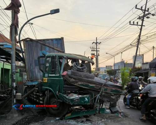 Tragedi Mengerikan di Gresik: Kontainer Hantam Pengendara Motor hingga Tewas