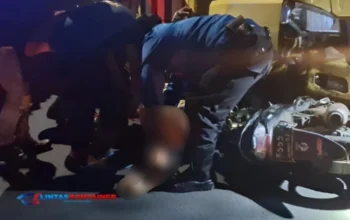 Ngeri! Truk vs Motor, Korban Terseret dan Tersangkut di Kolong Mobil