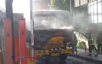 Truk Kontainer Terbakar di Tol Mabar I, Diduga Akibat Korsleting!