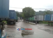 Kontainer Parkir Liar di Batam, Warga: Ini Bahaya!