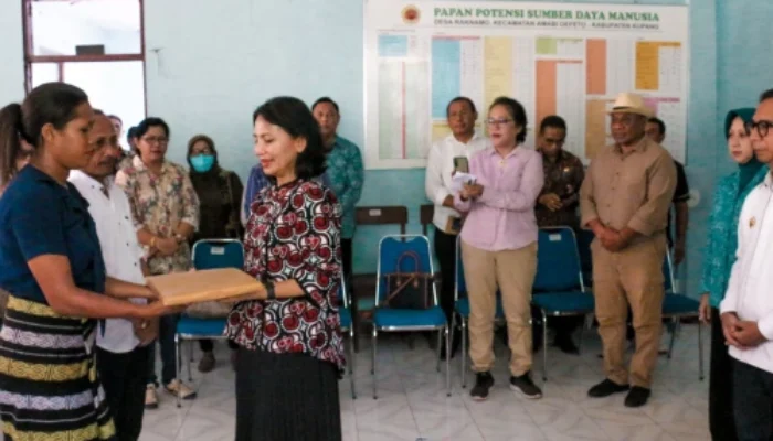 Perindo Serahkan Kontainer Kesehatan untuk Perempuan & Anak di TTS!