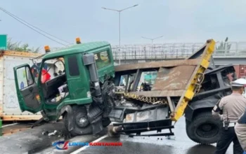 Truk Kontainer Tabrak Pembatas di Tol JORR Jakut, Sopir Diduga Lengah!