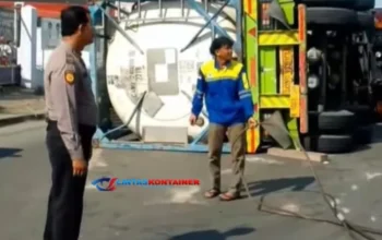 Truk Kontainer Terguling di Jalinsum Tanjung Morawa, Lalu Lintas Macet Total!