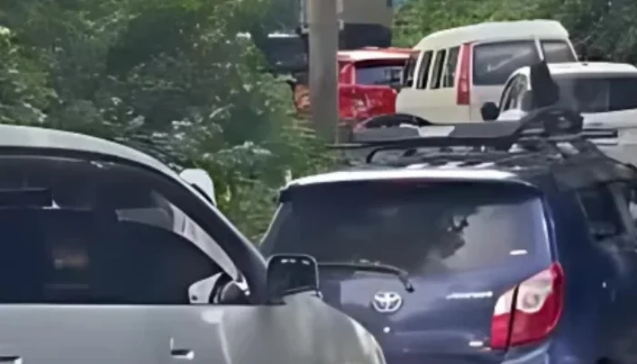 Truk Tronton Mogok di Gunung Kulu: Lalu Lintas Macet 200 Meter!