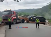 Truk Tronton Mogok di Gunung Kulu: Lalu Lintas Macet 200 Meter!