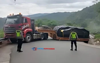 Truk Tronton Mogok di Gunung Kulu: Lalu Lintas Macet 200 Meter!