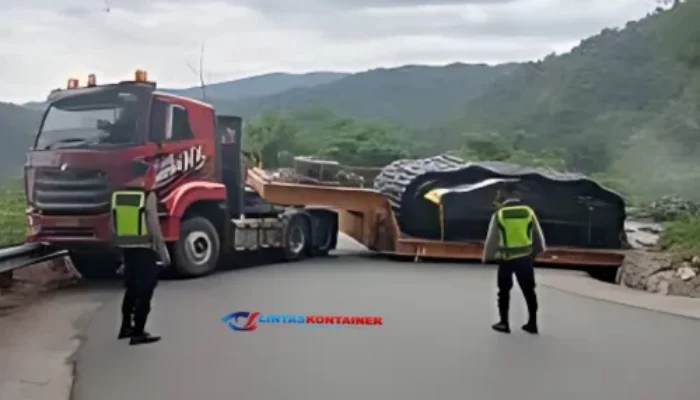 Truk Tronton Mogok di Gunung Kulu: Lalu Lintas Macet 200 Meter!