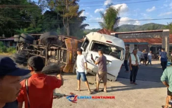 Truk Kontainer Tabrakan Beruntun dengan 5 Mobil, Satu Orang Luka Ringan