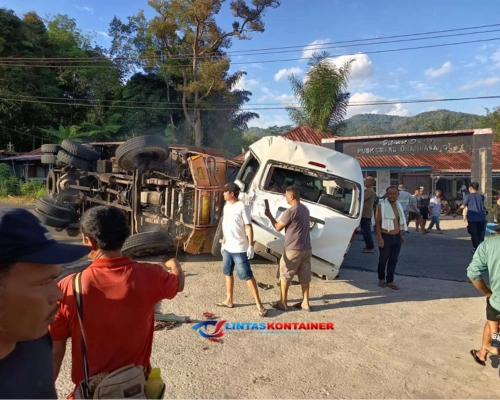 Truk Kontainer Tabrakan Beruntun dengan 5 Mobil, Satu Orang Luka Ringan