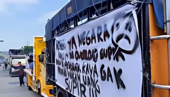 Truk ODOL Merugikan Sopir, Tapi Kenapa Mereka Demo?