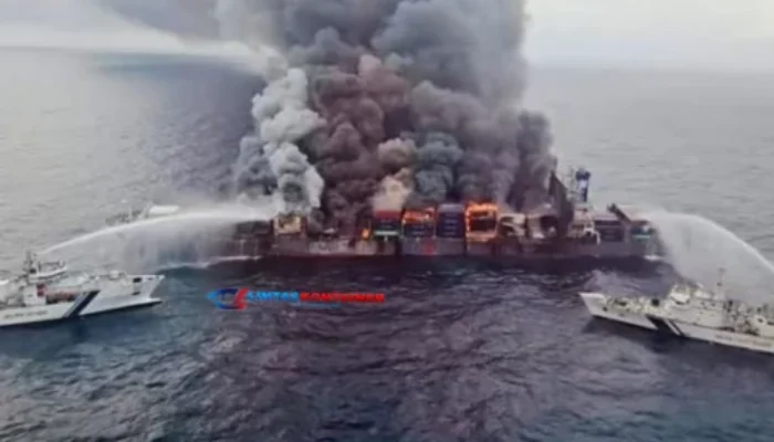 Kebakaran di Kapal Kontainer Singapura, 1 ABK WNI Dilaporkan Hilang