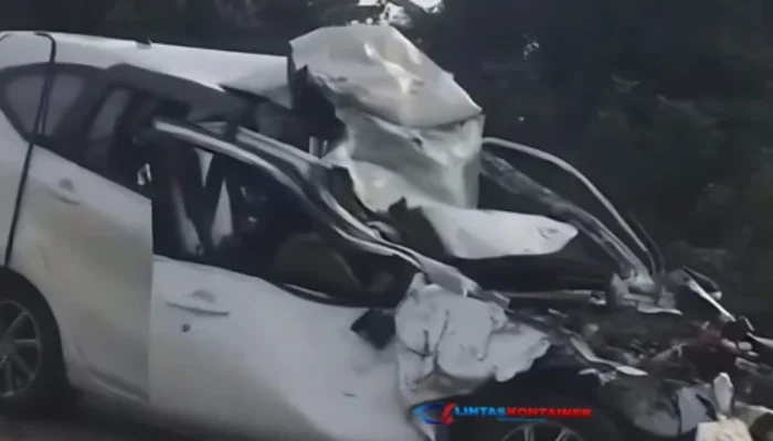 Kecelakaan Maut di Tol Jagorawi: Pengemudi Honda City Kritis Usai Tabrak Truk Kontainer