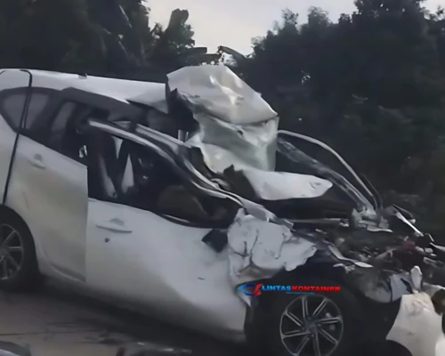 Kecelakaan Maut di Tol Jagorawi: Pengemudi Honda City Kritis Usai Tabrak Truk Kontainer