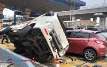 GT Ciawi Ricuh! Truk Hantam Pembatas dan Kendaraan Lain