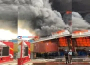 PT Agro Raya Mas Medan Terbakar Hebat, Truk Kontainer Dievakuasi