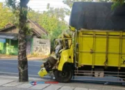 Tabrak Kontainer Terparkir di Jalan Jogja-Wonosari, Sopir Truk Kayu Alami Patah Kaki
