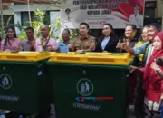 Jasa Raharja NTT Serahkan 5 Kontainer Sampah ke Pemkot Kupang