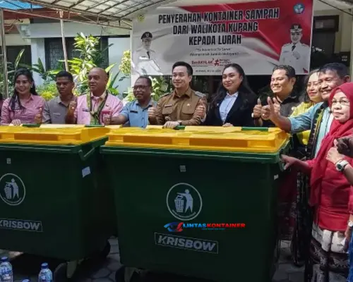 Jasa Raharja NTT Serahkan 5 Kontainer Sampah ke Pemkot Kupang