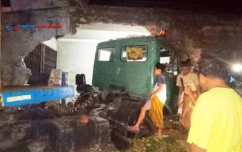 Truk Kontainer Tabrak Rumah Warga di Jepara, Untung Tak Ada Korban Jiwa!